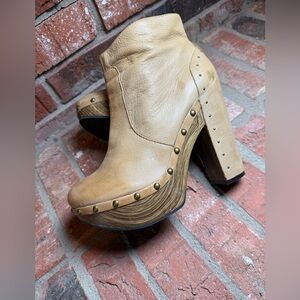 Baddie Lucky Brand "Terrace" Women Studded Boots Sz 8.5 70's Inspired
 Wood Clog